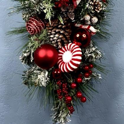 Christmas Peppermint Wreath for Front Door Holiday Decor Christmas Decorations for Home Decor Xmas Traditional Colors red and white