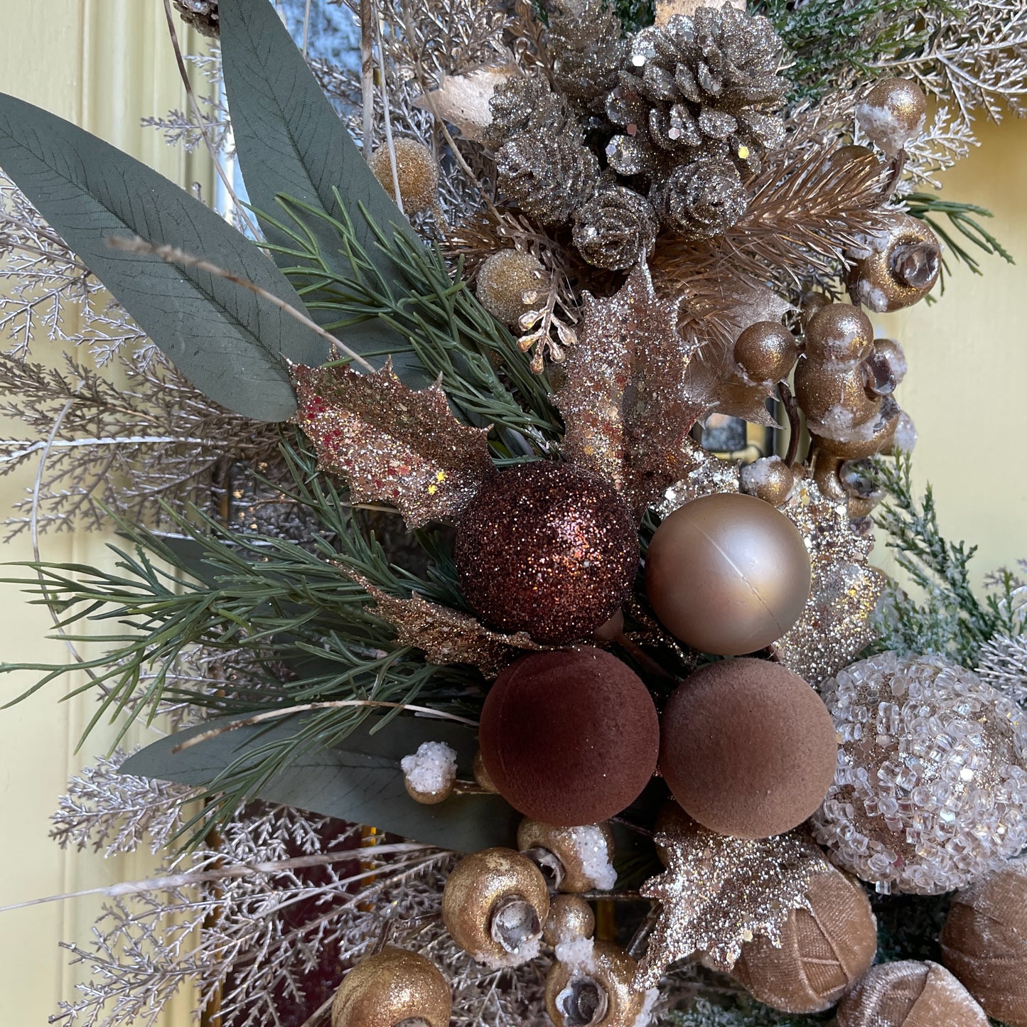 Neutral Christmas Wreath in Champagne, Gold & Bronze | Elegant Door Décor