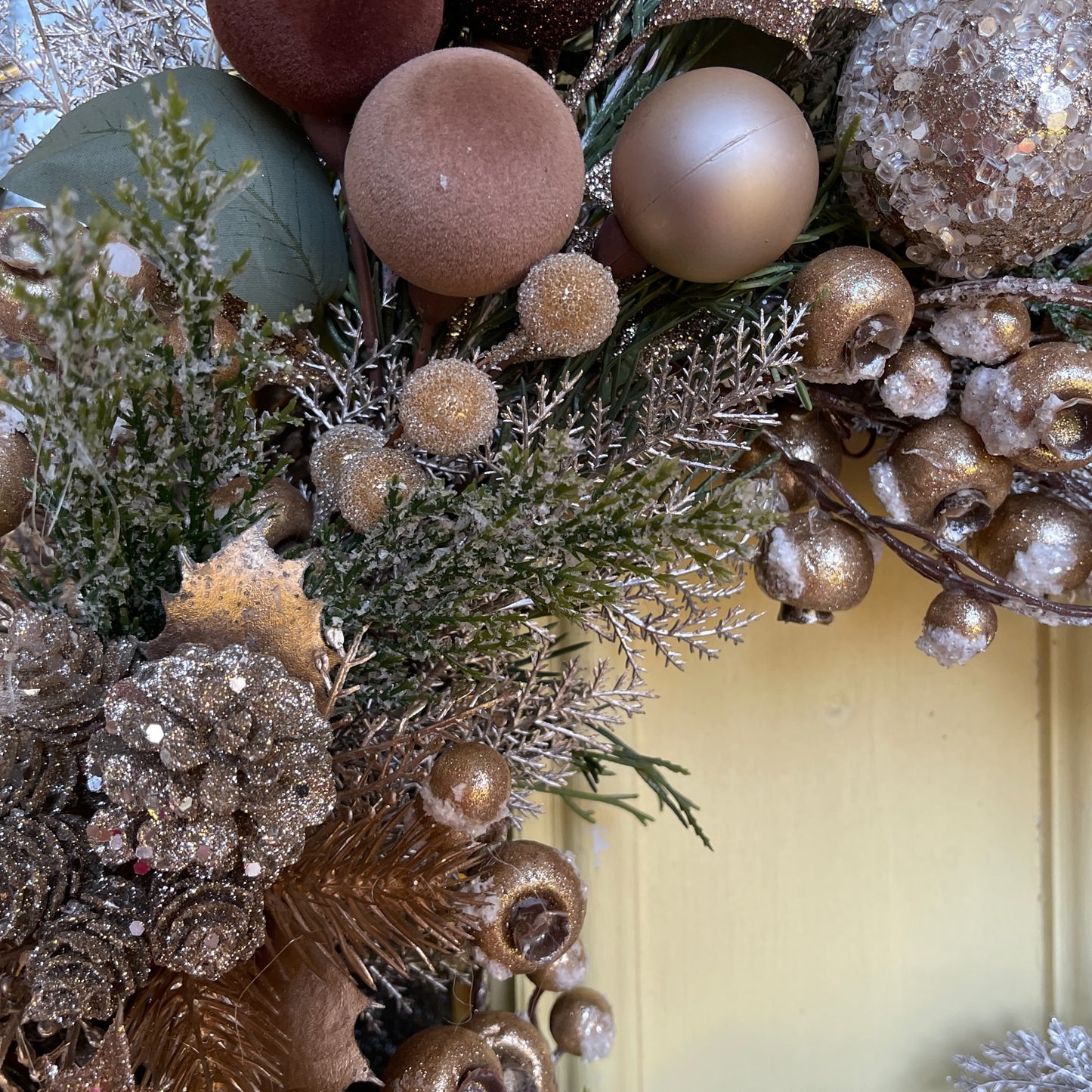 Neutral Christmas Wreath in Champagne, Gold & Bronze | Elegant Door Décor