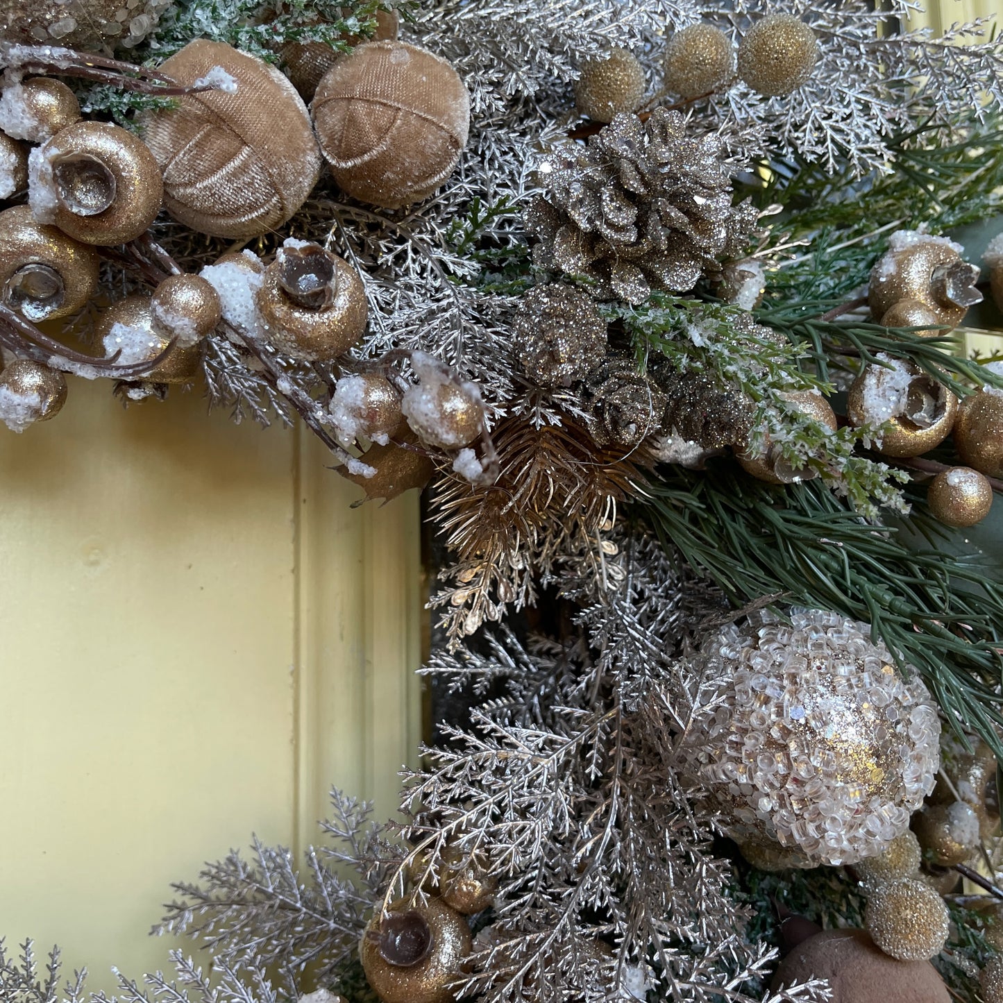 Neutral Christmas Wreath in Champagne, Gold & Bronze | Elegant Door Décor