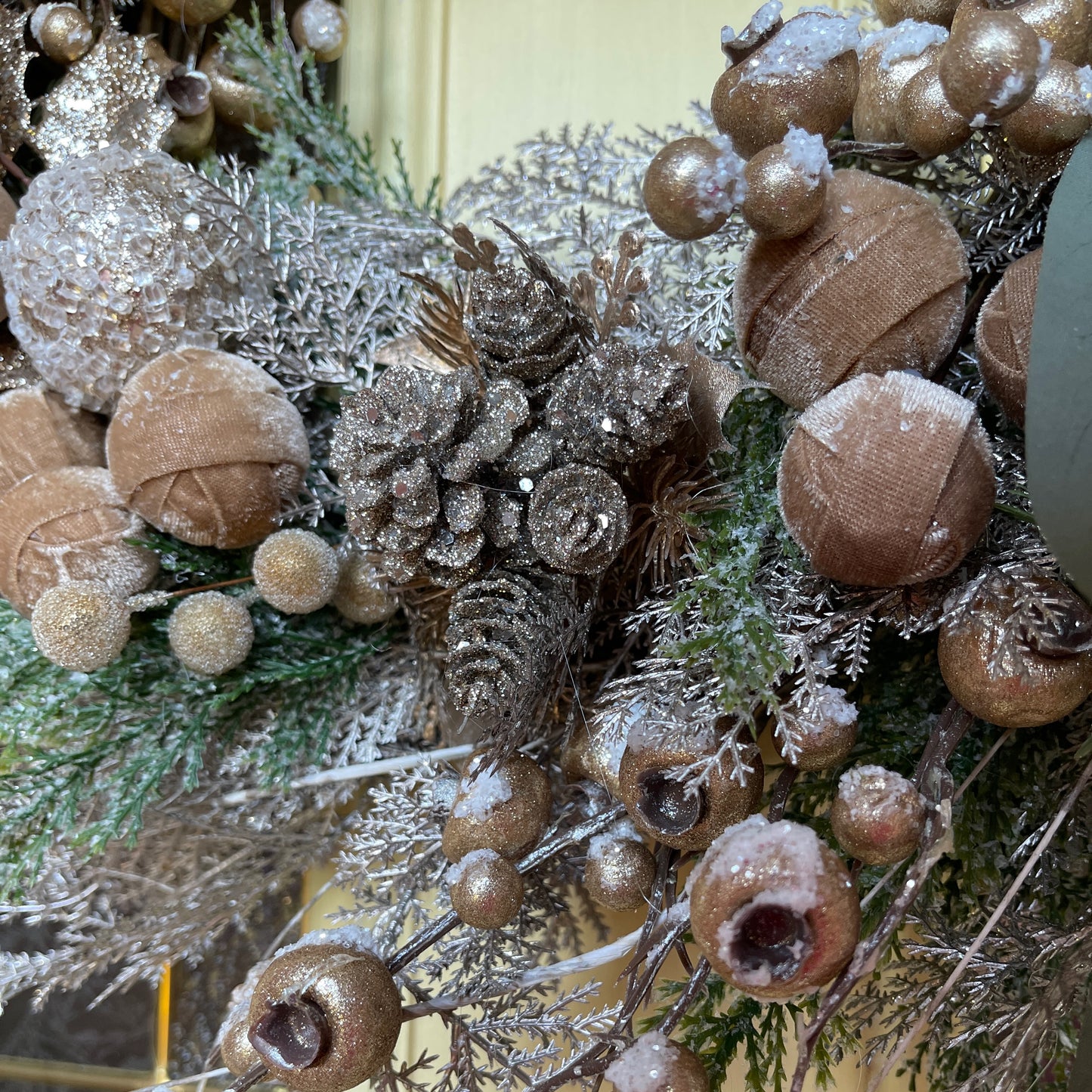 Neutral Christmas Wreath in Champagne, Gold & Bronze | Elegant Door Décor