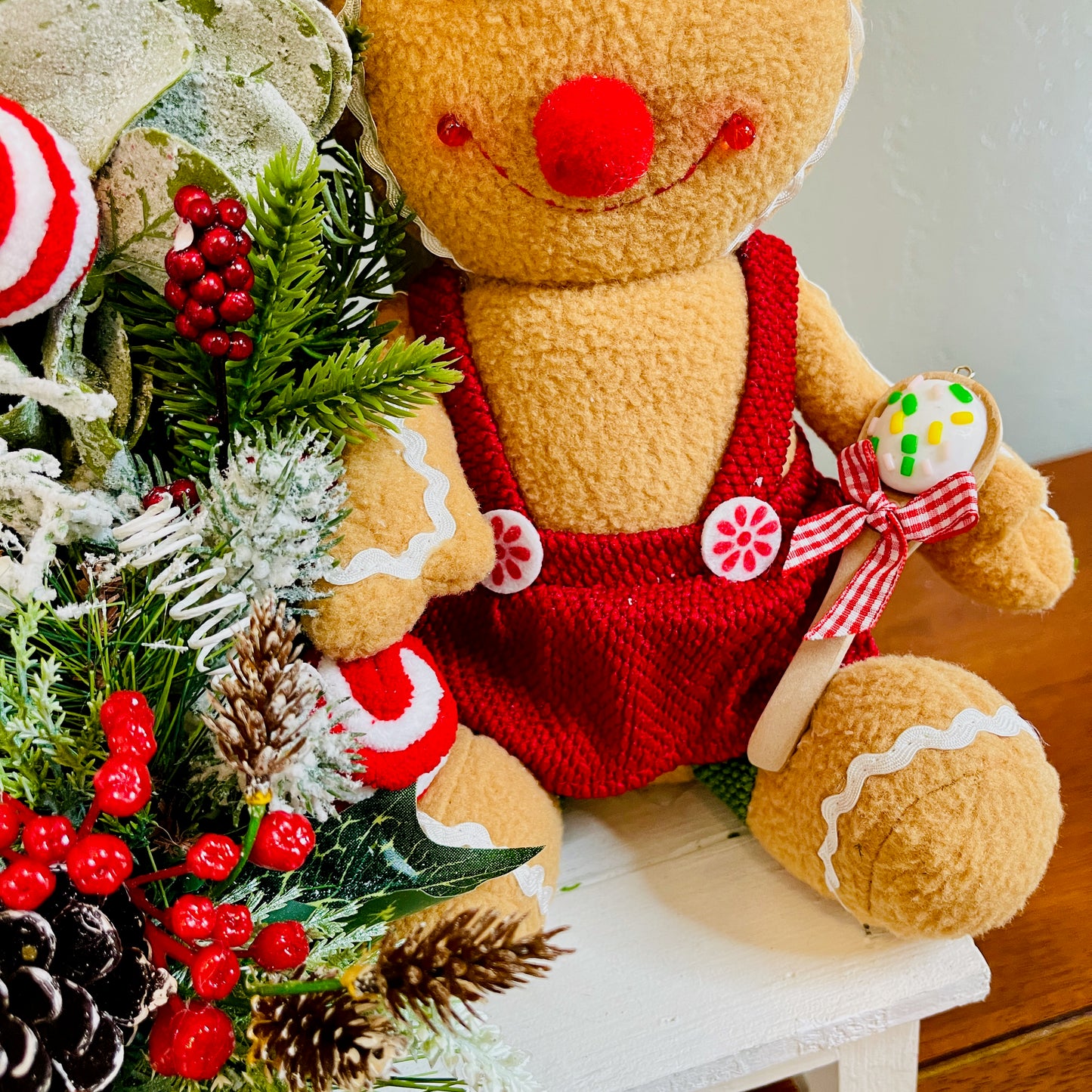 Gingerbread & Peppermint Christmas Centerpiece — Gingerbread Girl, Cookie House, Red-White Bow (Kitchen Table or Entry)