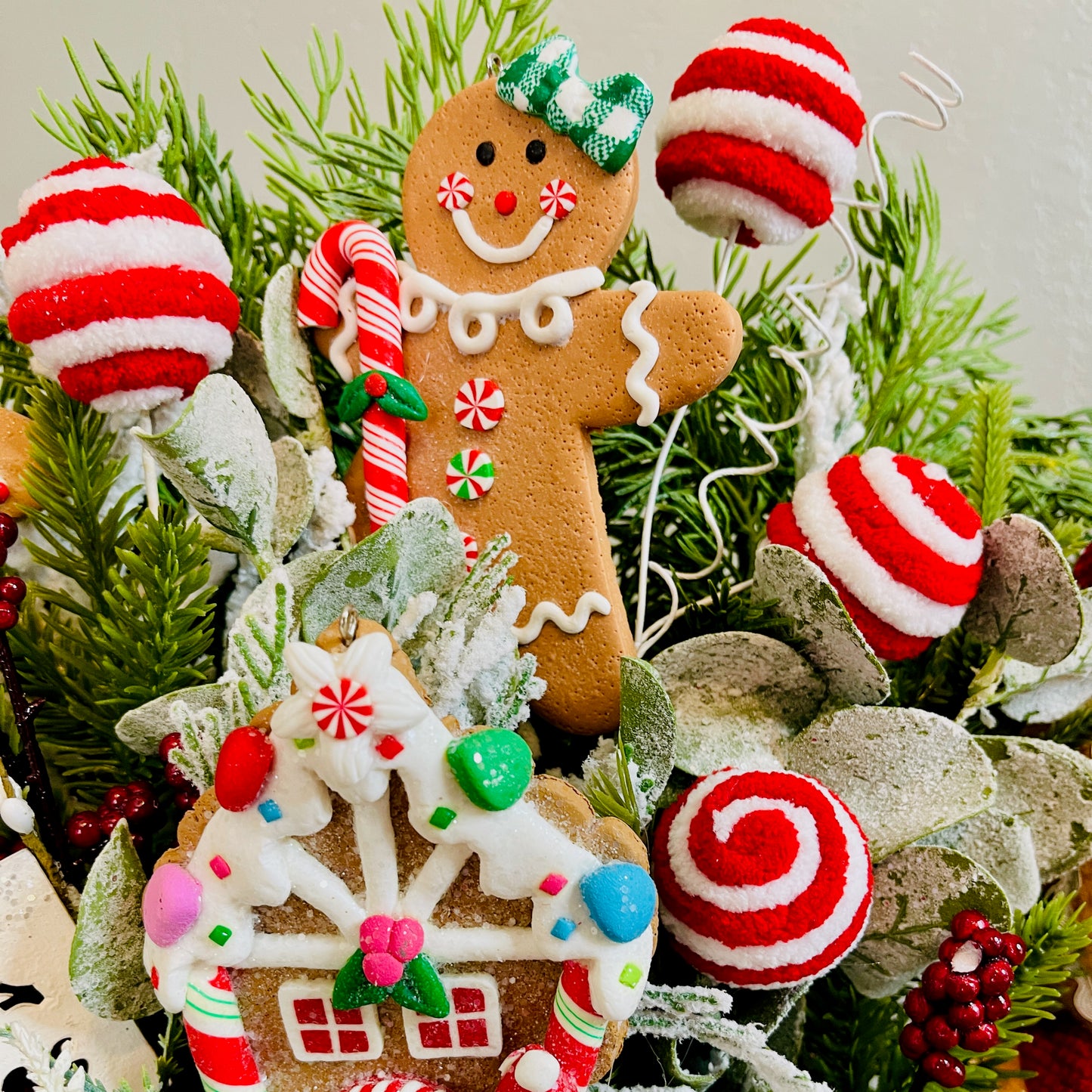 Gingerbread & Peppermint Christmas Centerpiece — Gingerbread Girl, Cookie House, Red-White Bow (Kitchen Table or Entry)