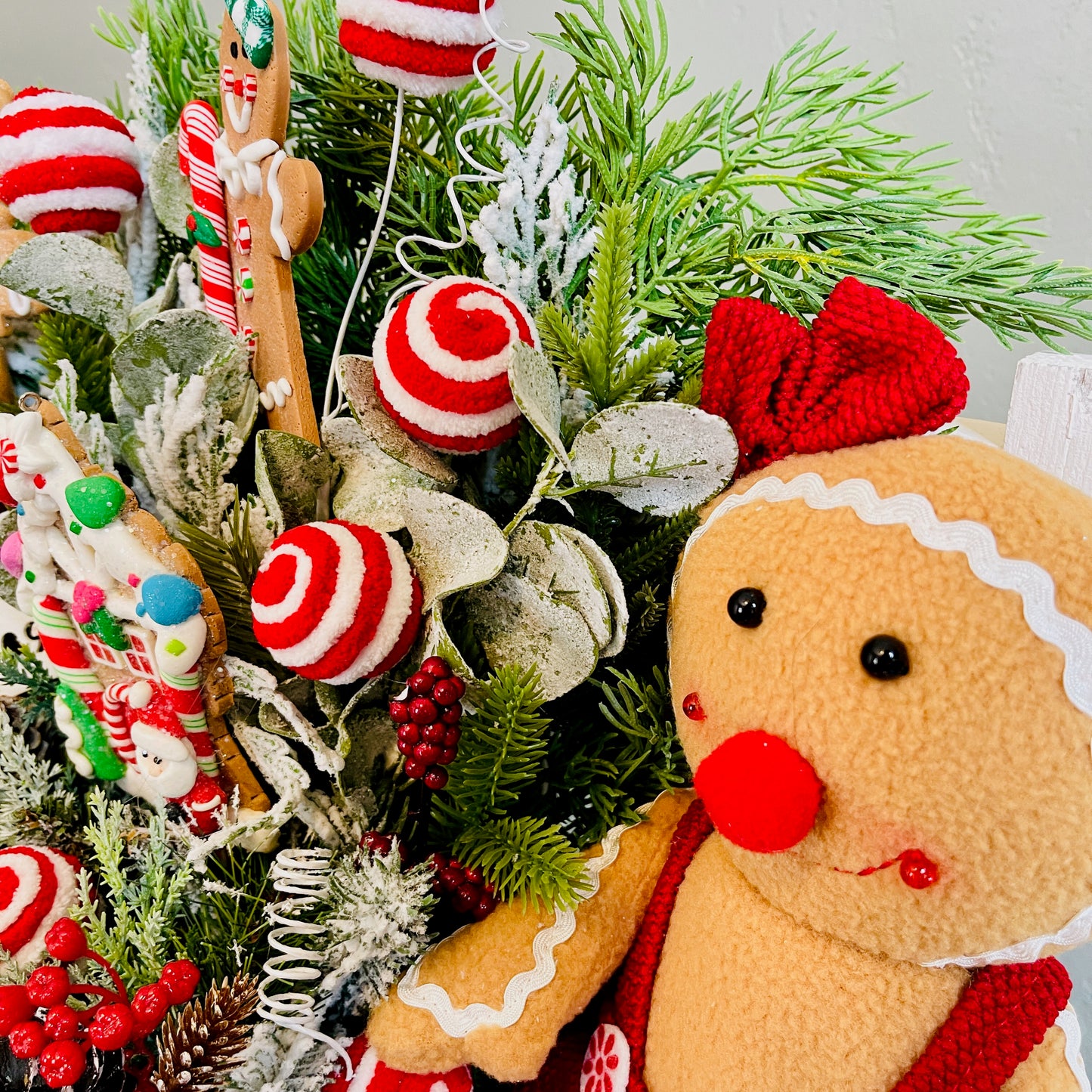 Gingerbread & Peppermint Christmas Centerpiece — Gingerbread Girl, Cookie House, Red-White Bow (Kitchen Table or Entry)