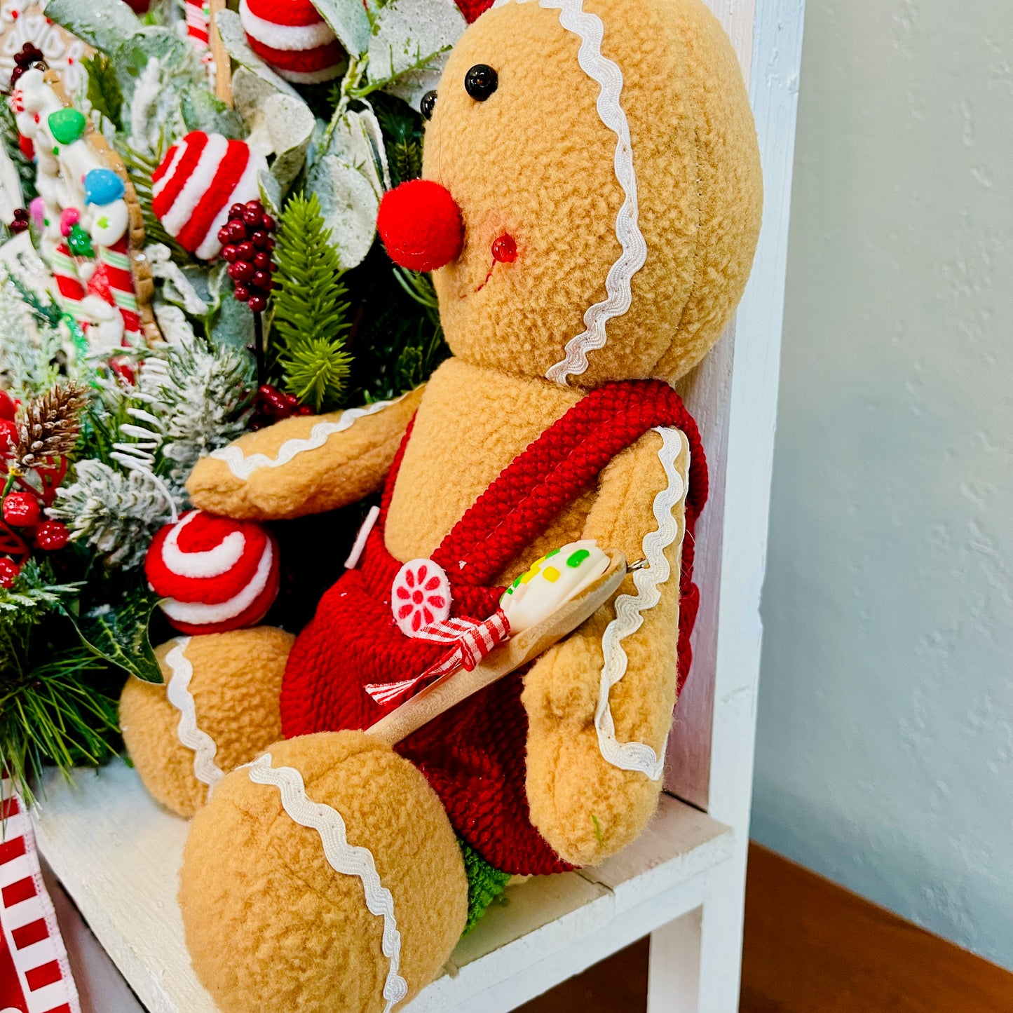 Gingerbread & Peppermint Christmas Centerpiece — Gingerbread Girl, Cookie House, Red-White Bow (Kitchen Table or Entry)