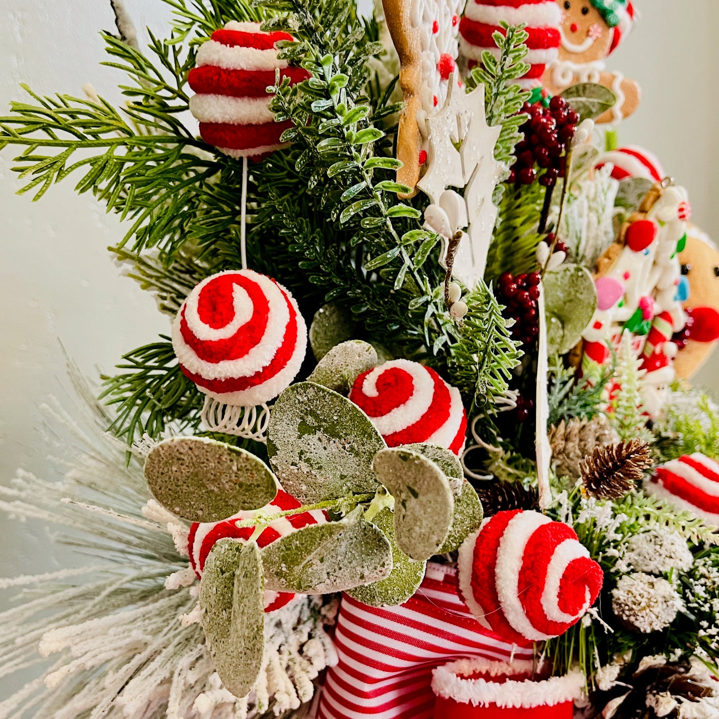 Gingerbread & Peppermint Christmas Centerpiece — Gingerbread Girl, Cookie House, Red-White Bow (Kitchen Table or Entry)
