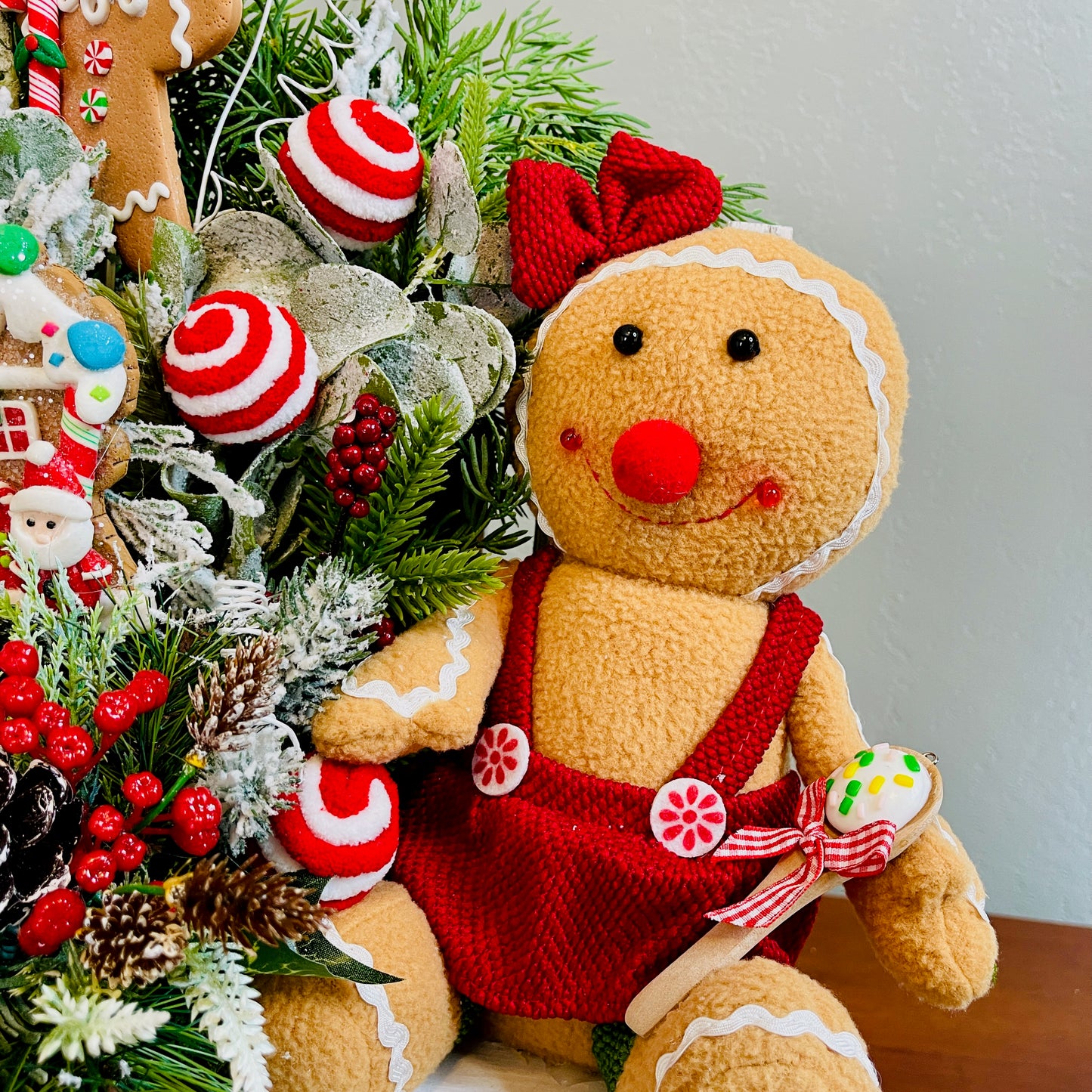 Gingerbread & Peppermint Christmas Centerpiece — Gingerbread Girl, Cookie House, Red-White Bow (Kitchen Table or Entry)