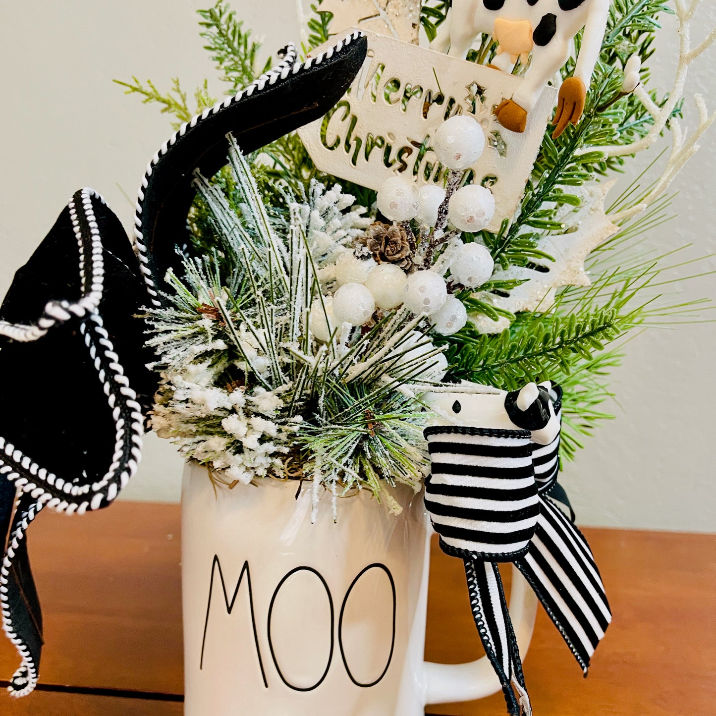 Holland Cow “MOO” Christmas Mug Arrangement — Farmhouse Gift for Teachers & Secret Santa (Reusable Mug)