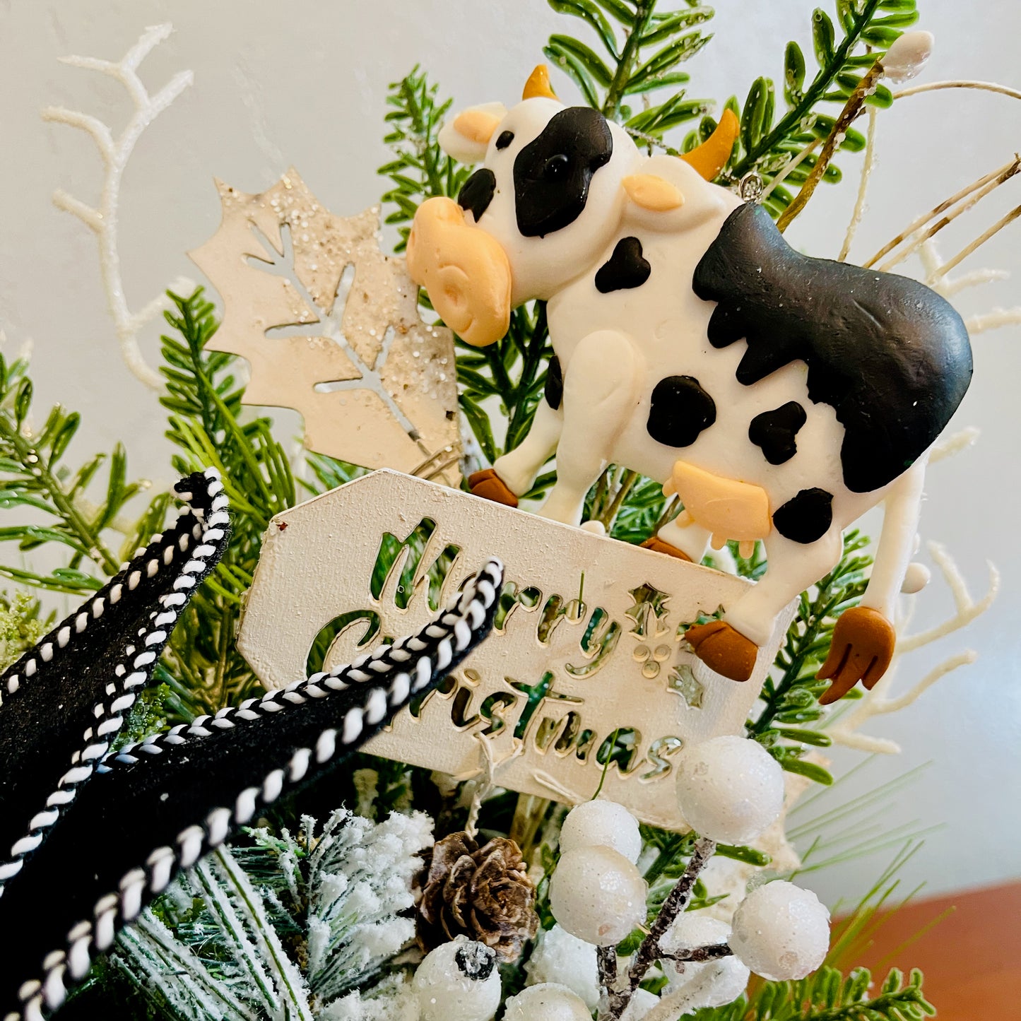 Holland Cow “MOO” Christmas Mug Arrangement — Farmhouse Gift for Teachers & Secret Santa (Reusable Mug)