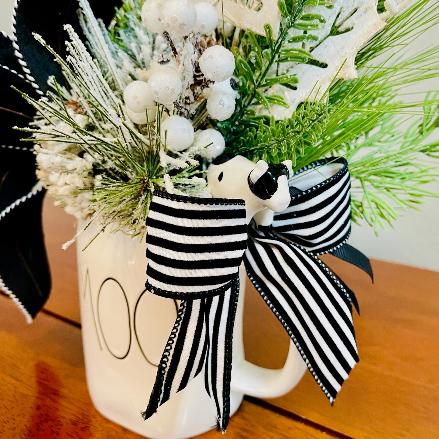 Holland Cow “MOO” Christmas Mug Arrangement — Farmhouse Gift for Teachers & Secret Santa (Reusable Mug)