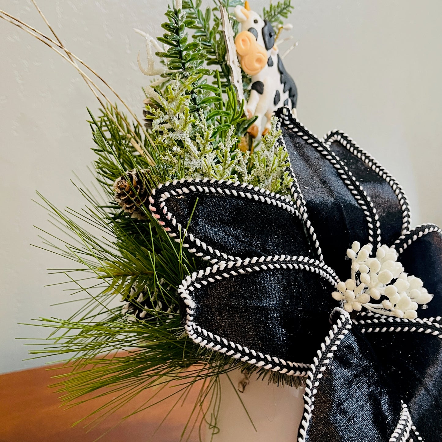 Holland Cow “MOO” Christmas Mug Arrangement — Farmhouse Gift for Teachers & Secret Santa (Reusable Mug)