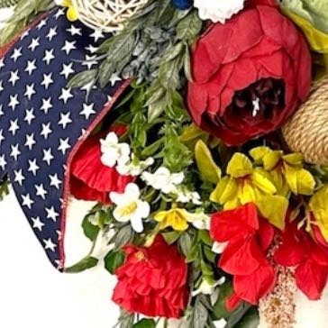 Patriotic Red White & Blue USA Wreath with American Home Sign for #FrontDoor Memorial Day #4thofjulydecor American Flag #PatrioticDecor #USA