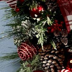 Christmas Peppermint Wreath for Front Door Holiday Decor Christmas Decorations for Home Decor Xmas Traditional Colors red and white