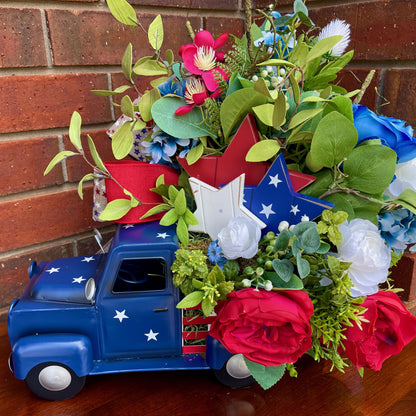 Patriotic Truck Americana Decor Red White Blue 4th of July #IndependenceDay #HomeDecor #Patriotic #Floral #Centerpiece