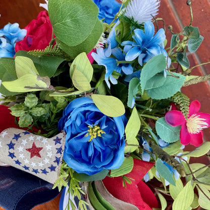 Patriotic Truck Americana Decor Red White Blue 4th of July #IndependenceDay #HomeDecor #Patriotic #Floral #Centerpiece