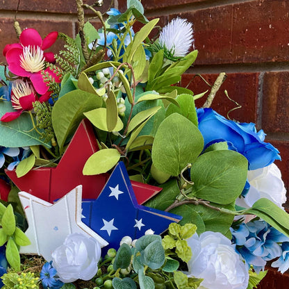 Patriotic Truck Americana Decor Red White Blue 4th of July #IndependenceDay #HomeDecor #Patriotic #Floral #Centerpiece
