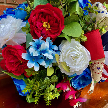 Patriotic Truck Americana Decor Red White Blue 4th of July #IndependenceDay #HomeDecor #Patriotic #Floral #Centerpiece