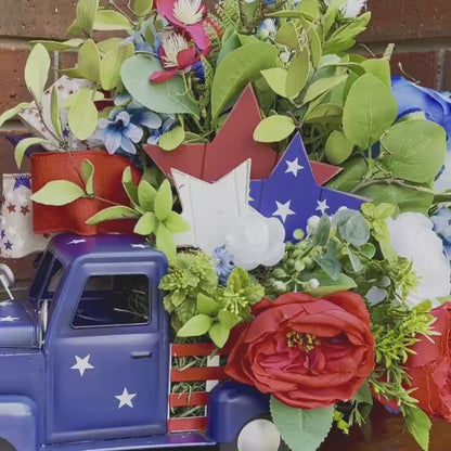 Patriotic Truck Americana Decor Red White Blue 4th of July #IndependenceDay #HomeDecor #Patriotic #Floral #Centerpiece